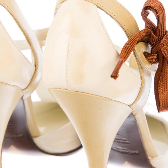 Yves Saint Laurent Two Tone pumps. - Picture 4 of 5